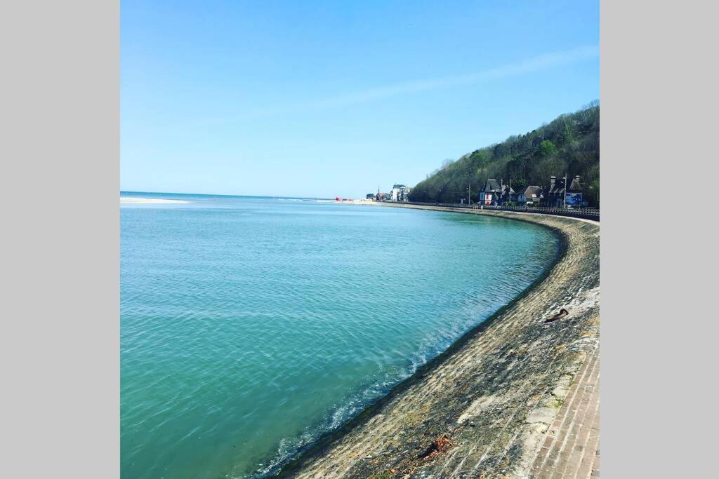 Souplex 50M De La Plage Et Des Commerces Houlgate Buitenkant foto